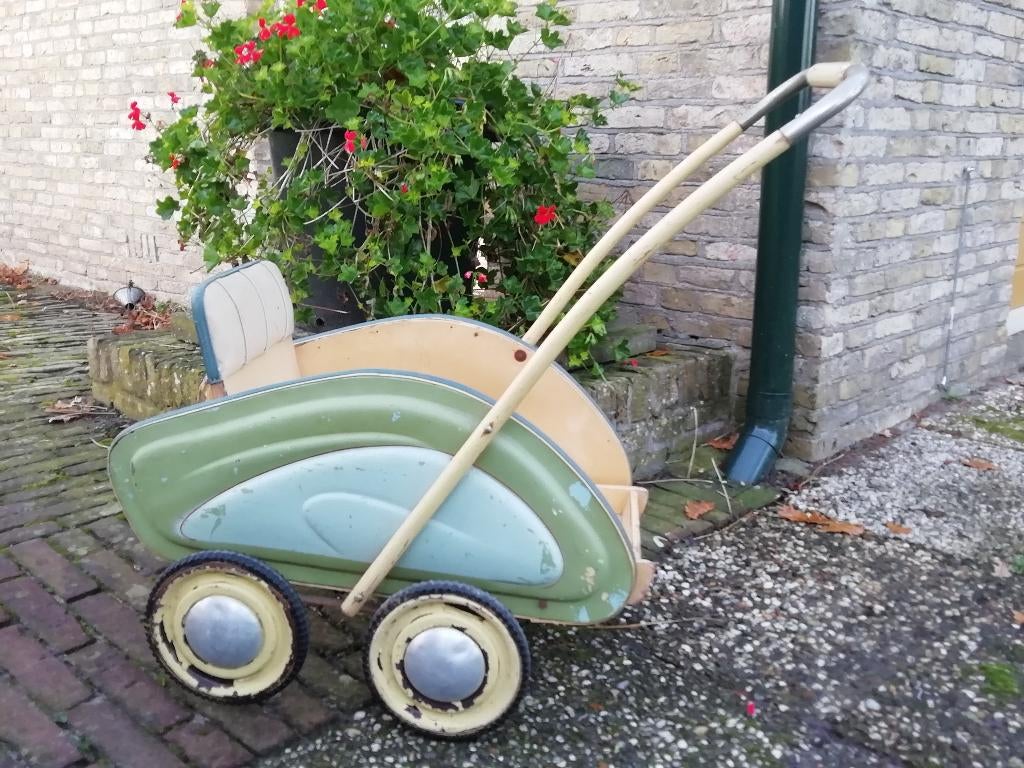 Antieke Zekiwa Poppenwagen uit 1955, Ophalen