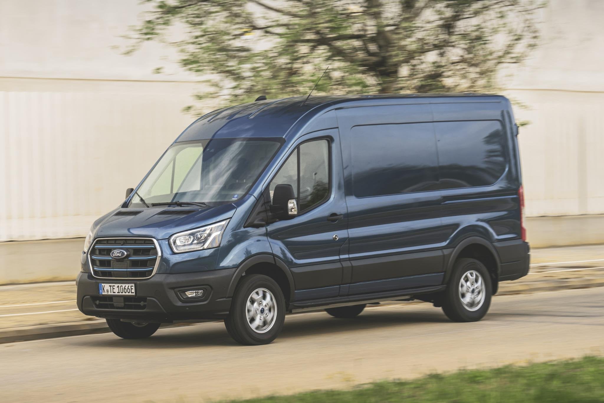 Ford E-Transit 350 L2H2 Trend 68 kWh | TE BESTELLEN | Nu 0,9, Automaat, 12 maanden, 260 km, Nieuw