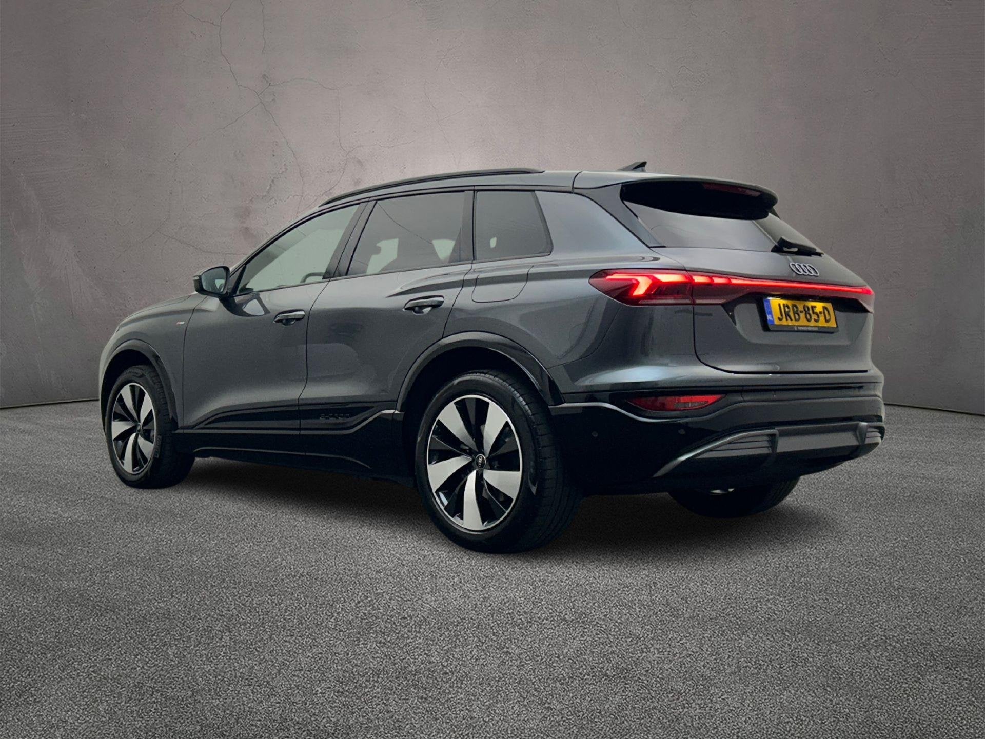 Audi Q6 e-tron S-Edition 252PK 83 kWh | Privacy-Glas | 20-In, Auto's, Automaat, Gebruikt, Zwart, 2100 kg