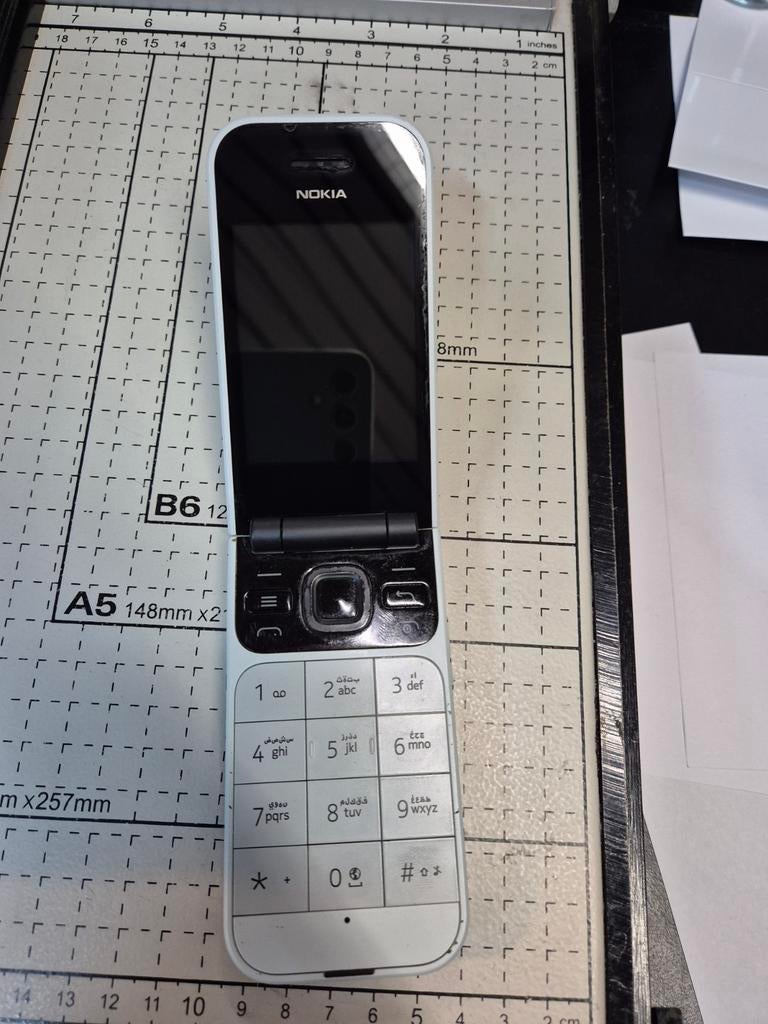 Nokia Klaptelefoon - Wit - Werkend, Gebruikt, Wit, Fysiek toetsenbord, Inklapmodel