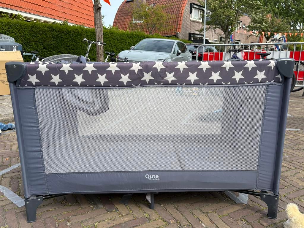 Campingbedje met matras, Ophalen, Zo goed als nieuw, Reisbedje
