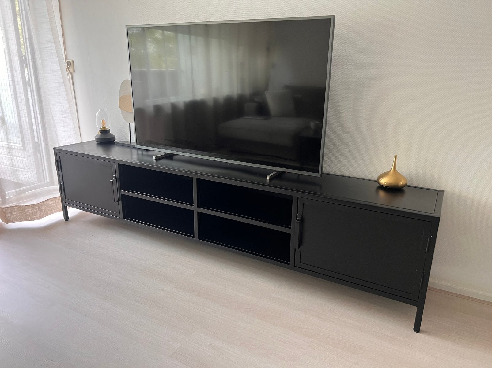 Industrieële metalen tv kast 2.40 bij 40 cm, Ophalen, Zo goed als nieuw, 200 cm of meer, Minder dan 100 cm