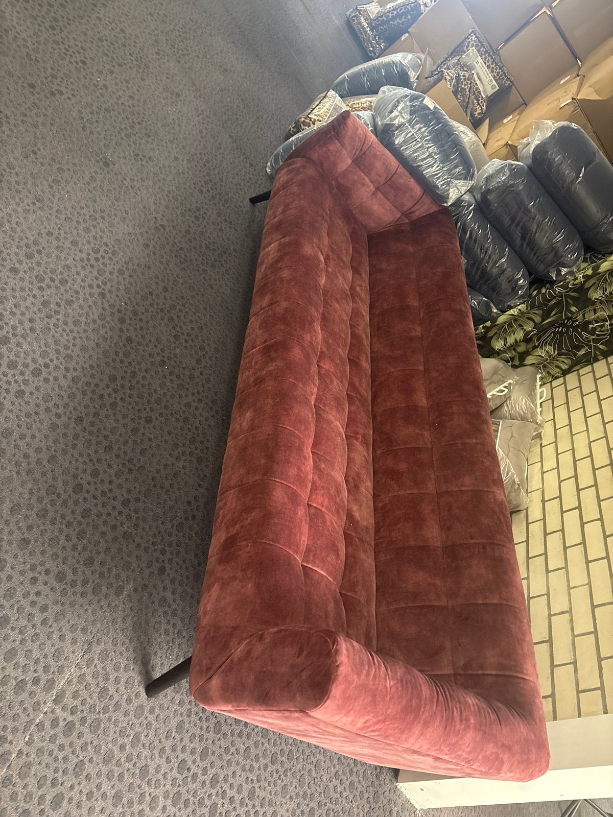 Moderne 3-zitsbank in rood fluweel - Nieuw, 75 tot 100 cm, Ophalen of Verzenden, Rechte bank, Stof