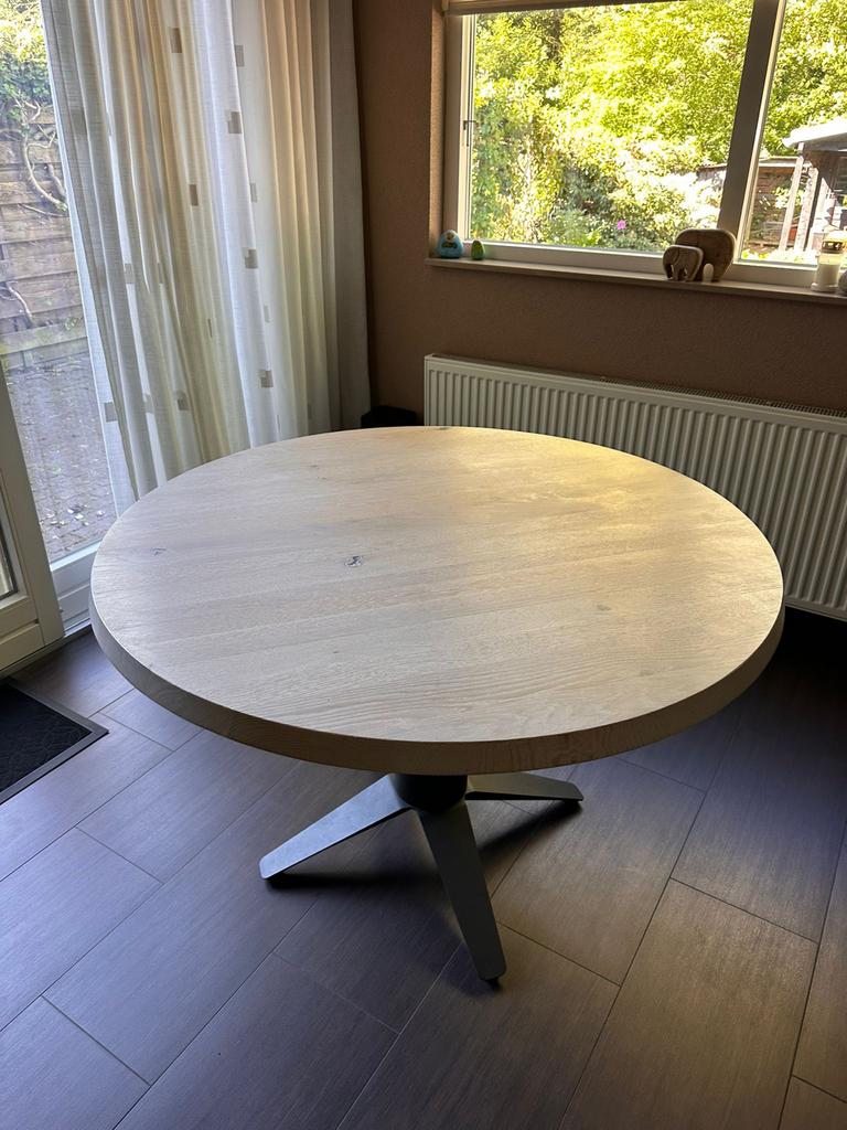Ronde eettafel van eikenhout - Bert Plantagie, Huis en Inrichting, Tafels | Eettafels, Ophalen, 100 tot 150 cm, Zo goed als nieuw
