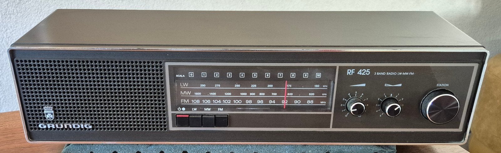 Grundig RF 425 3 Band Radio LW-MW-FM, Ophalen of Verzenden, Gebruikt, Radio