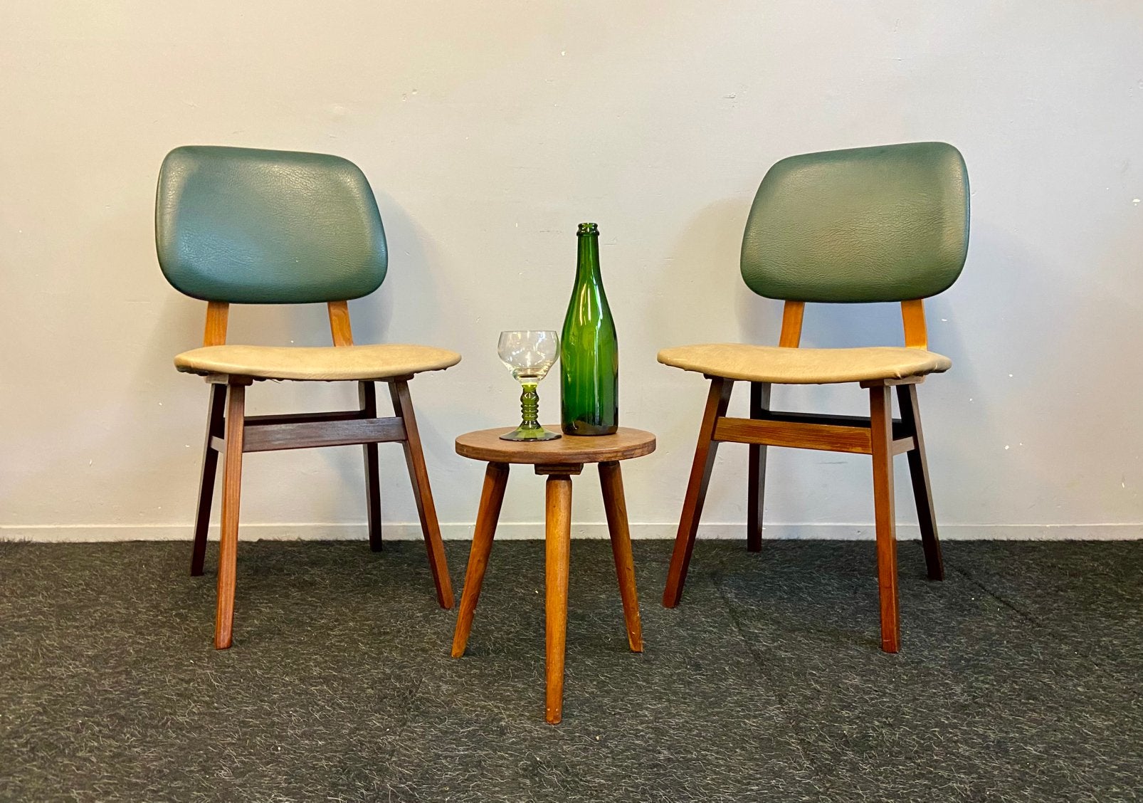 Vintage stoelen jaren 60/70 retro design skai chairs, Ophalen, Overige materialen, Gebruikt, Twee