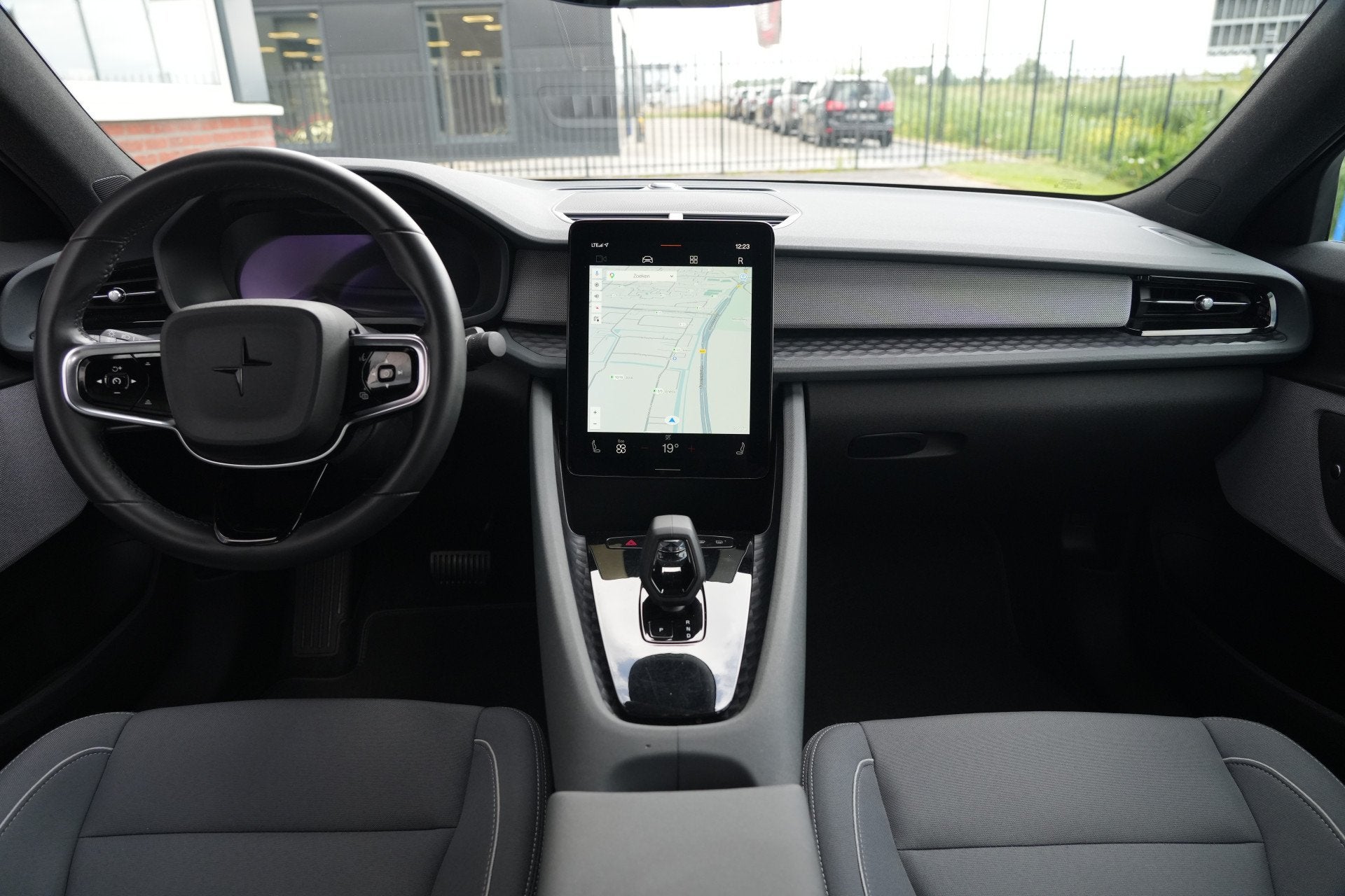 Polestar 2 Standard Range Single Motor 63kWh 225pk Navigatie, Auto's, Polestar 2, Stof, Gebruikt, Automatische klimaatregeling