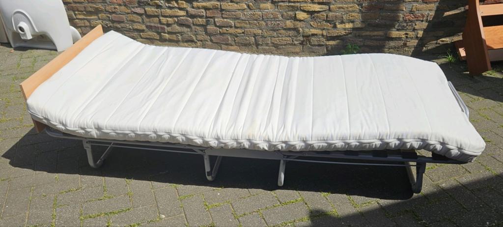 Opvouwbaar logeerbed met matras, Ophalen, Eenpersoons, Wit, Praktisch en ruimtebesparend