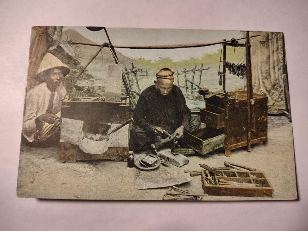 Nederlands-Indië Chineesche smid en slotenmaker op Java., Ophalen of Verzenden