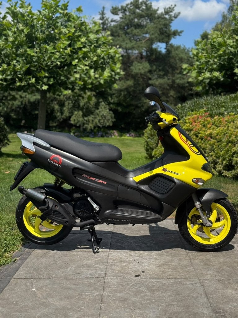 ⭐️Gilera runner sp pro Brom geel opaco nette staat ⭐️, Fietsen en Brommers, Niet ingevuld, Niet ingevuld, Niet ingevuld