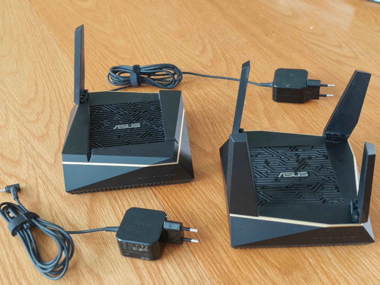ASUS RT-AX92U Routers (2 stuks) AiMesh DEAL!, Computers en Software, Routers en Modems, Ophalen of Verzenden, Zo goed als nieuw