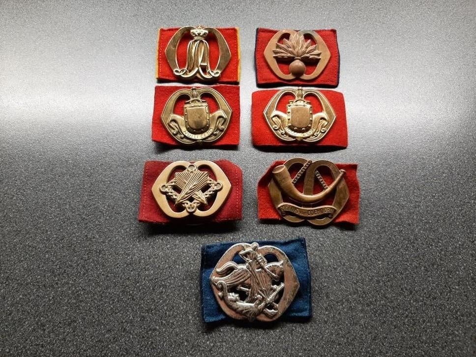 Baretemblemen   KL  -  NEDERLAND, Verzamelen, Ophalen of Verzenden, Landmacht, Nederland, Embleem of Badge
