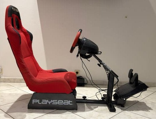 Playseat Evolution met Thrustmaster T150 Ferrari stuur, Spelcomputers en Games, Spelcomputers | Sony PlayStation Consoles | Accessoires