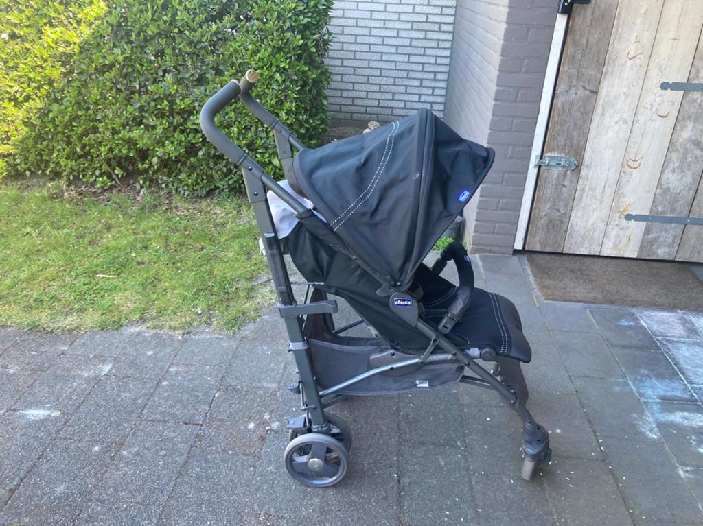 Buggy van Chicco met voetenzak en regenhoes, Ophalen, Zo goed als nieuw, Overige merken, Zonnekap