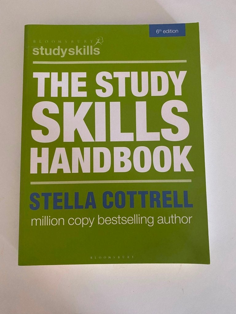 The Study Skills Handbook 6th edition 9781350421271, Overige vakken, Ophalen of Verzenden, Zo goed als nieuw, Stella Cottrell