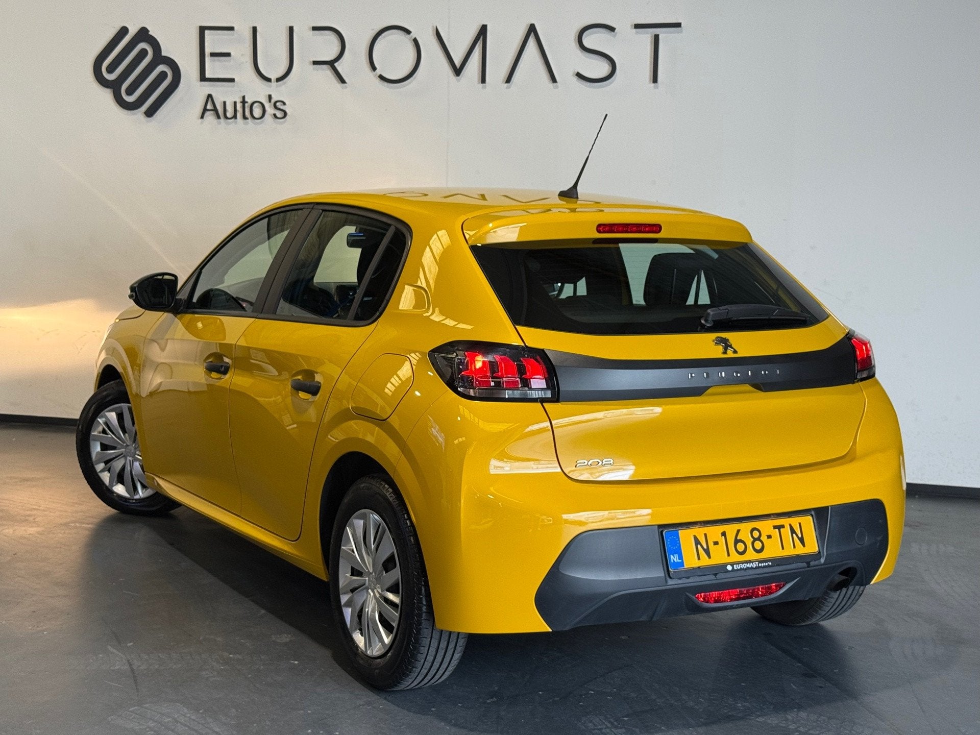 Peugeot 208 1.2 PureTech Like Airco Cruise 5d Nieuwe Apk, Voorwielaandrijving, Stof, Euro 6, Bedrijf