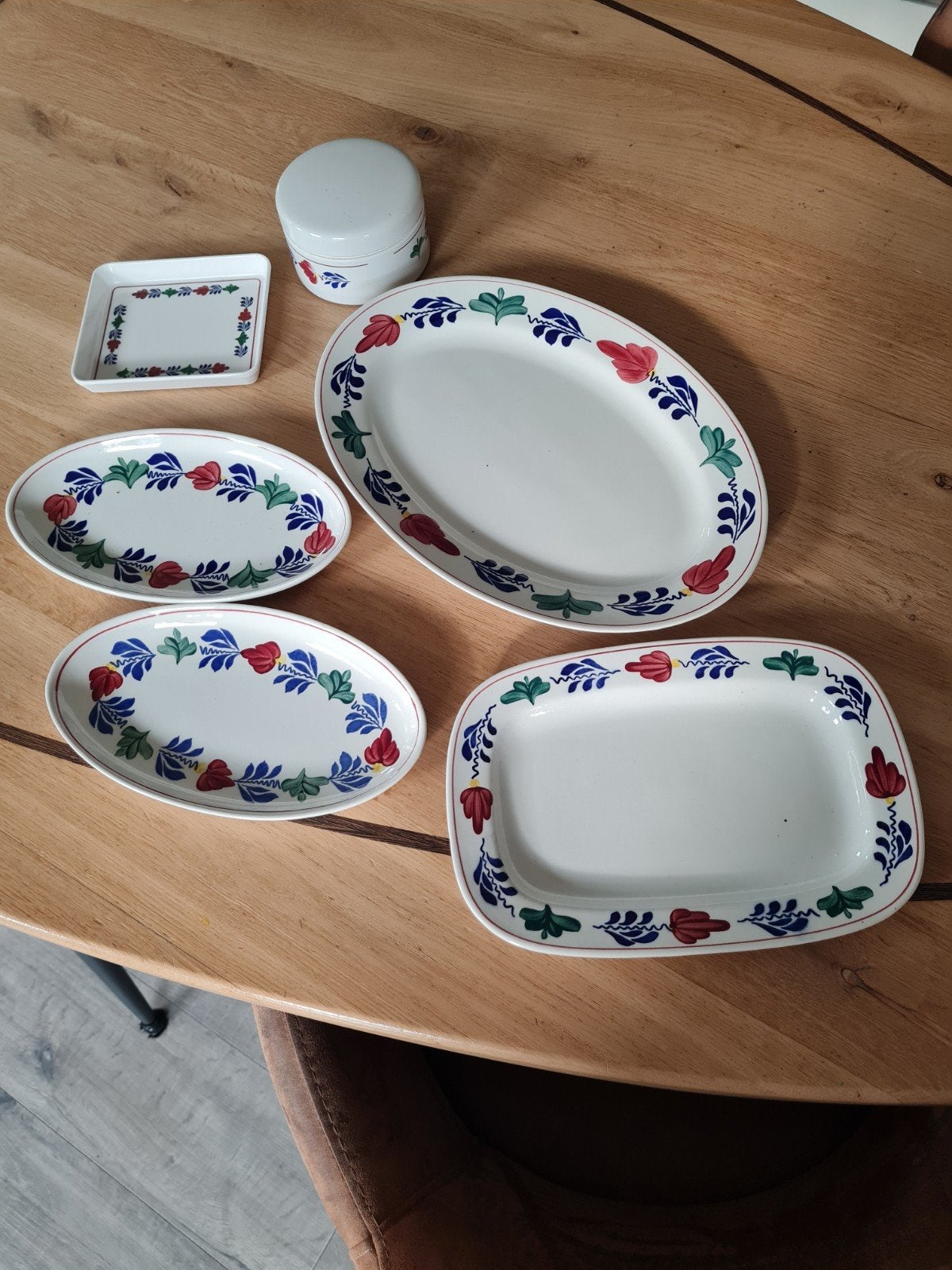 Set van 5 Boch Frères Keramis 'Boerenbont' schalen en potje, Ophalen of Verzenden