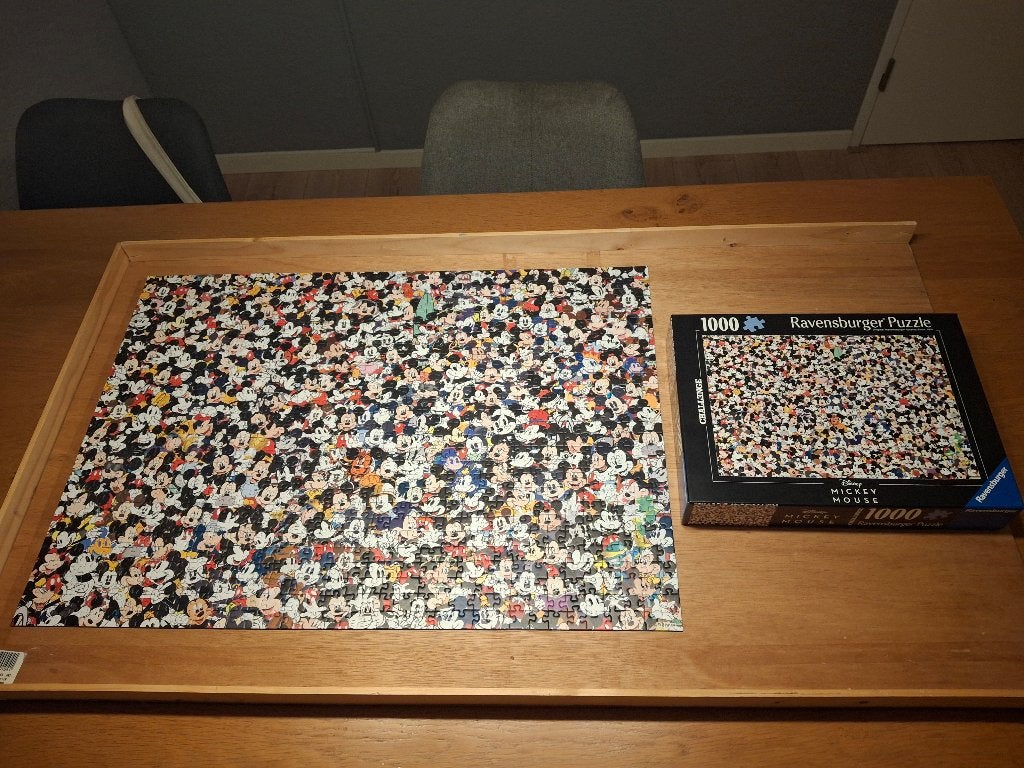 Mickey Mouse, impossible 1000 stukjes puzzel, Ophalen, 500 t/m 1500 stukjes, Zo goed als nieuw, Legpuzzel