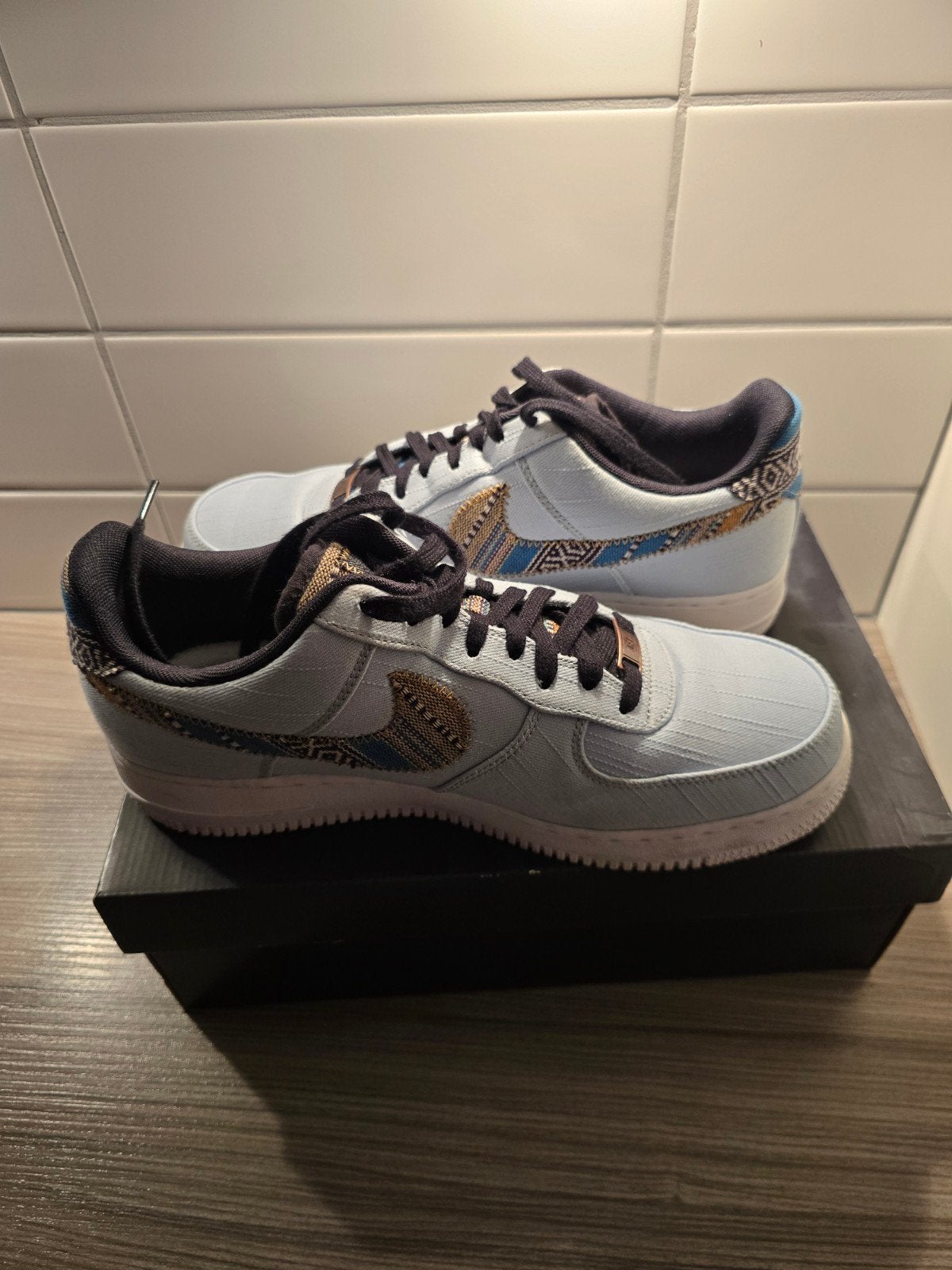 Nike Air Force 1 Low '07 LX 'Lucky Charms' Lichtblauw, Kleding | Heren, Schoenen, Ophalen, Gedragen, Nike Air Force