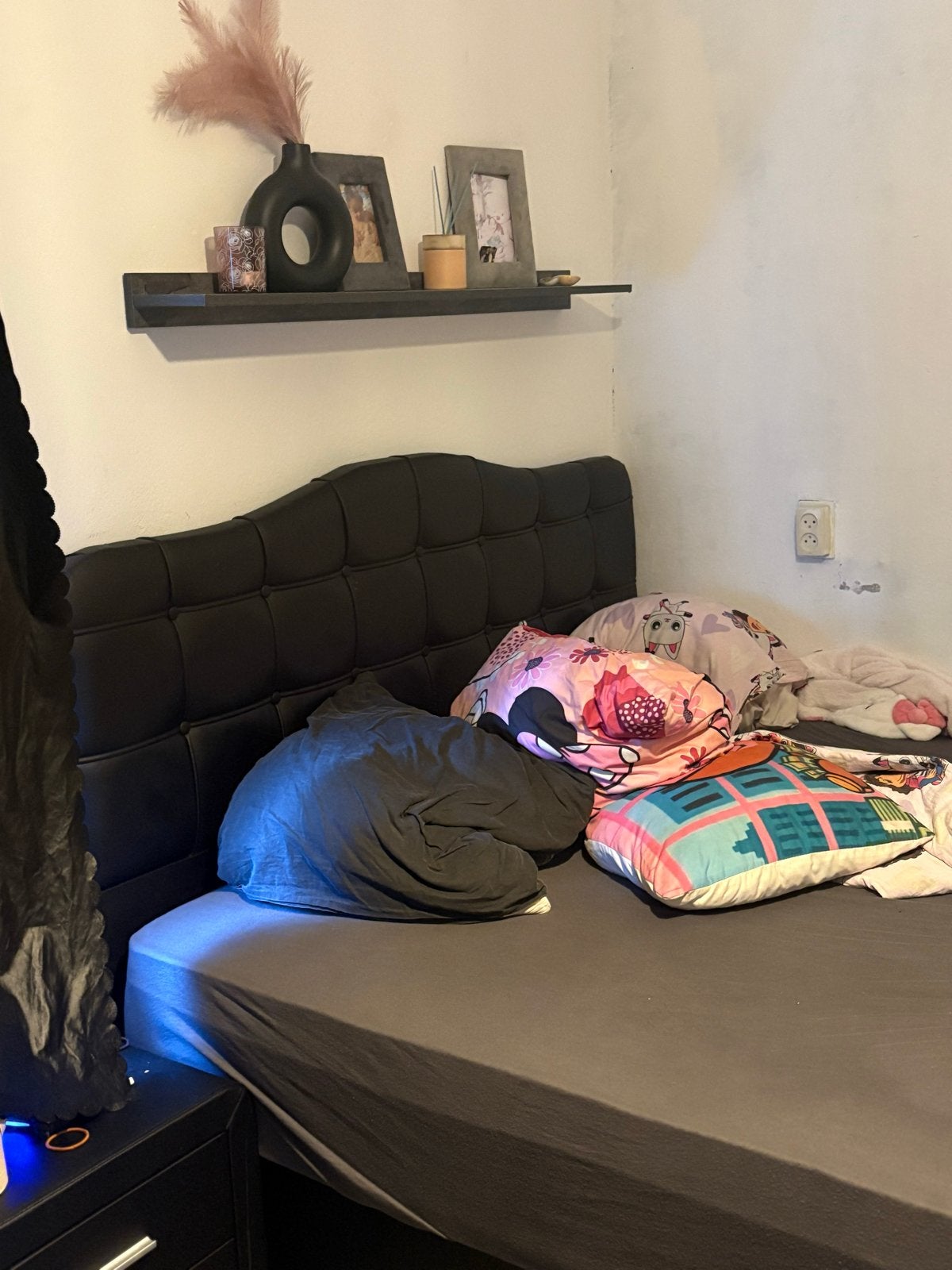 Tweepersoonsbed met hoofdbord en nachtkastje, Ophalen, Gebruikt, Zwart, Tweepersoons
