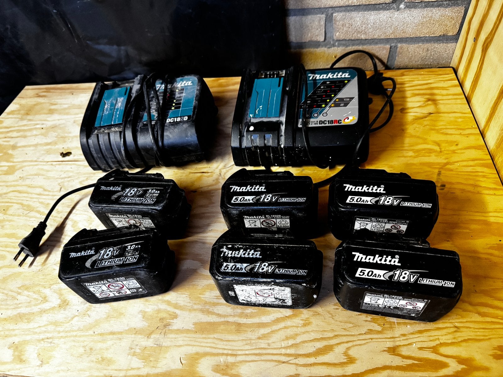 Makita 18v accu’s en laders, Doe-het-zelf en Verbouw, Gereedschap | Machine-onderdelen en Toebehoren, Ophalen of Verzenden, Zo goed als nieuw