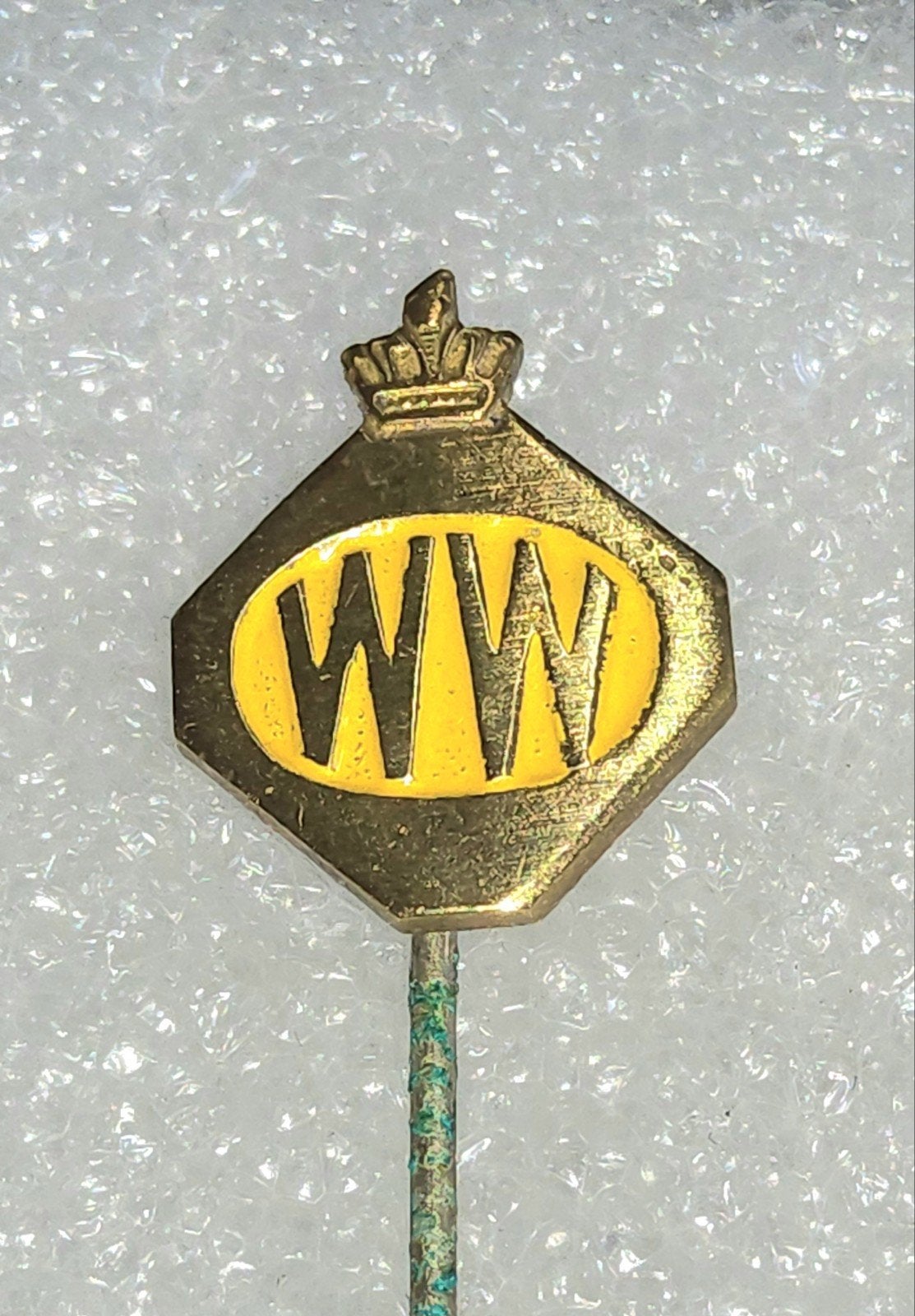 Vintage ANWB Wegenwacht Speldje WW met Kroon, Ophalen of Verzenden, Gebruikt, Overige onderwerpen, Speldje of Pin