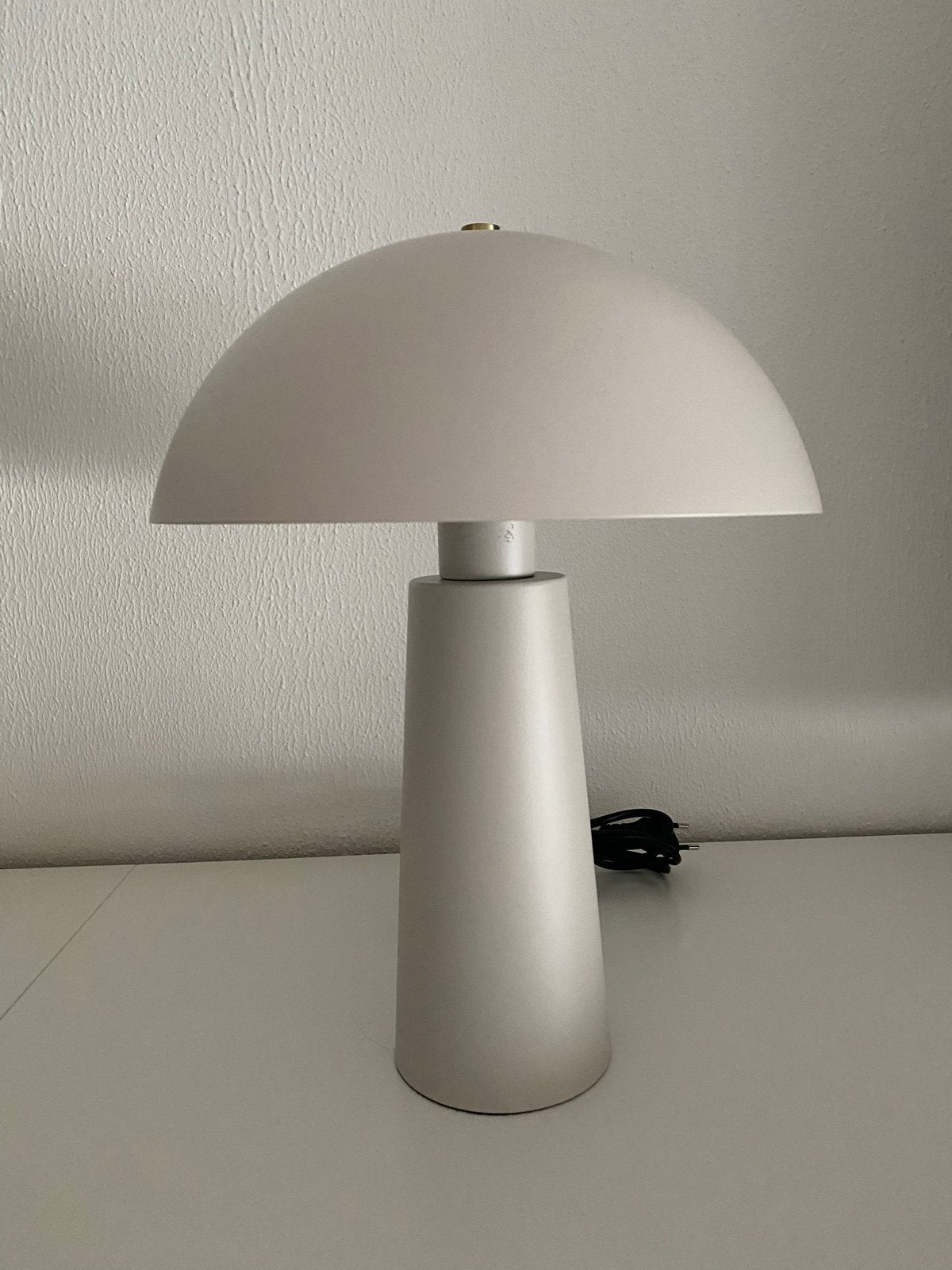 Mooie beige tafellamp/kastlamp zonder beschadigingen, Metaal, Ophalen, Beige, Sfeerlamp