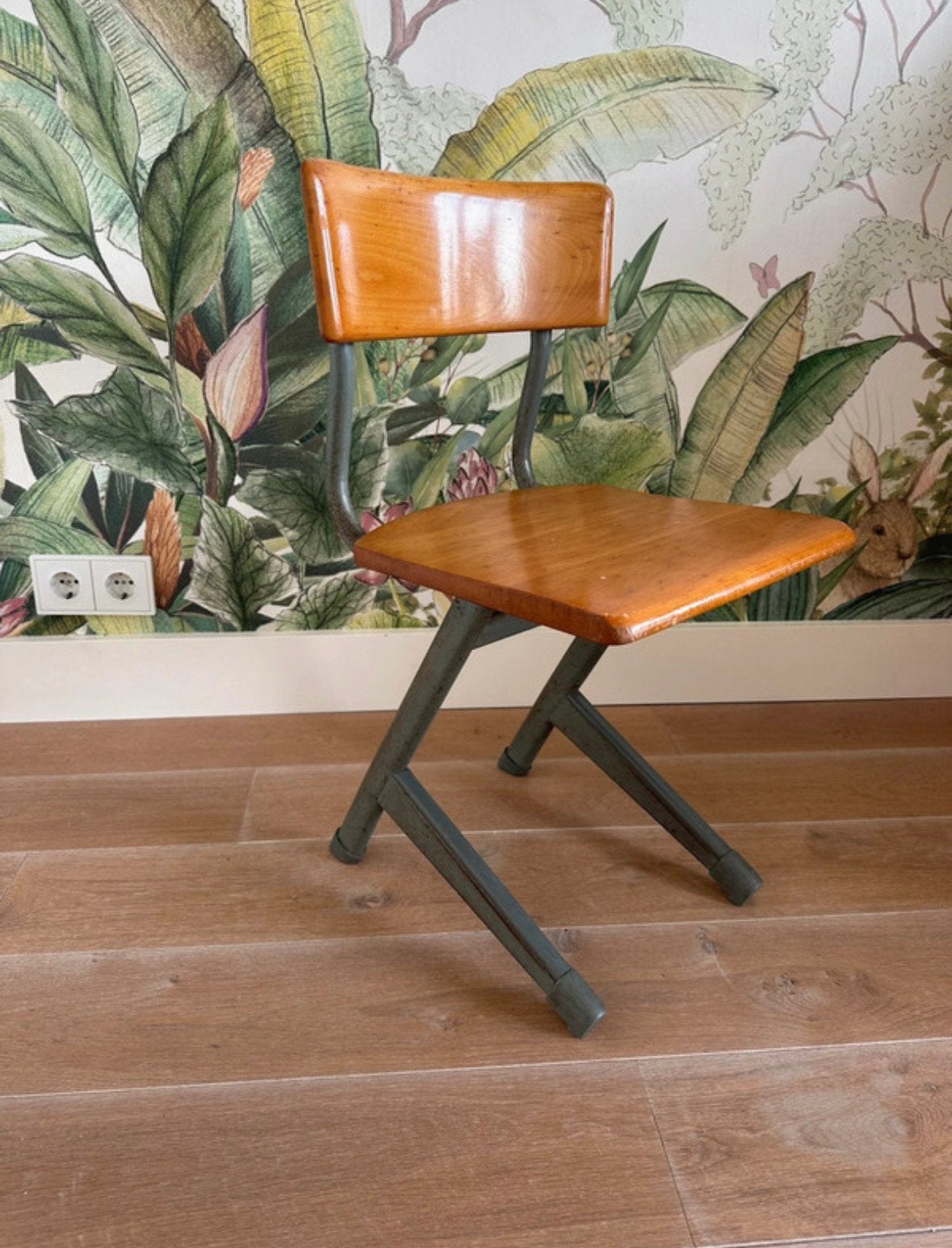 Vintage industrieel kinderstoeltje – schoolstoel, Antiek en Kunst, Ophalen