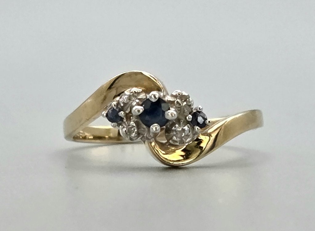 Gouden Vintage bi-color ring saffier en diamant. 2026/482, Sieraden, Tassen en Uiterlijk, Ringen, Blauw, ., Ophalen of Verzenden