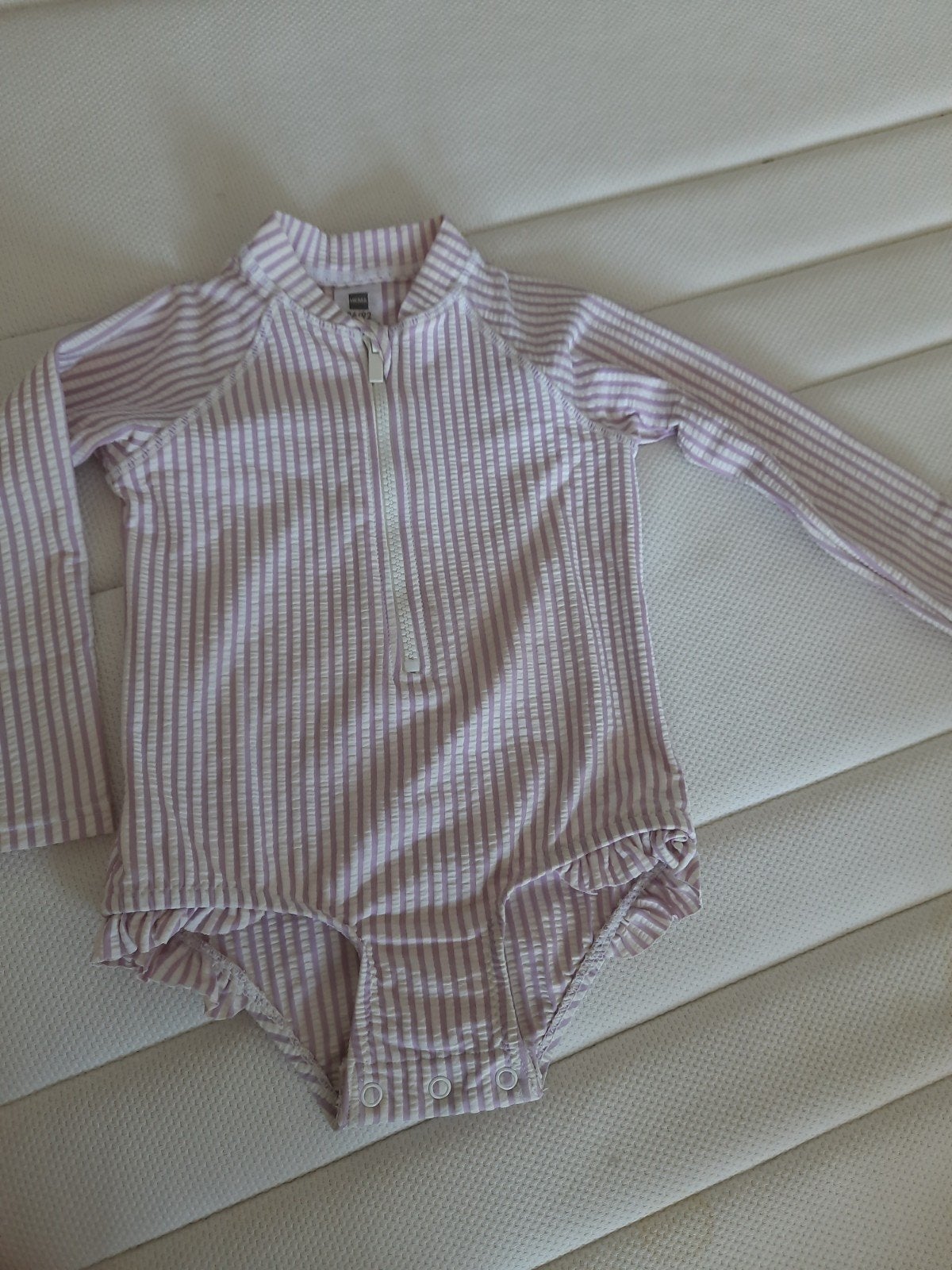 UV-werend zwemshirt 86/92 wit/lila met rompersluit, Gebruikt, Badpak, Ophalen of Verzenden, Hema