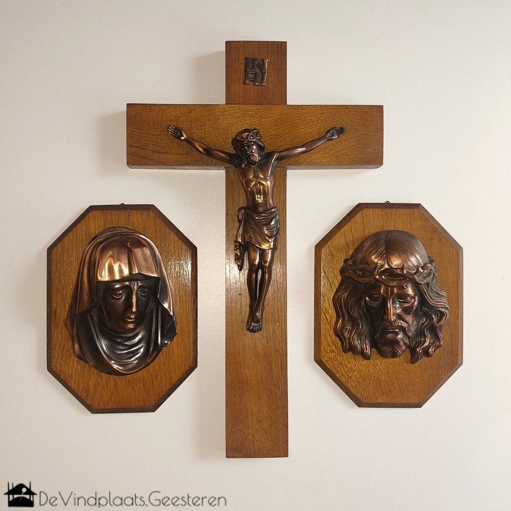 Kruisbeeld met reliëfs Jezus en Maria, Antiek en Kunst, Antiek | Religie, Ophalen of Verzenden