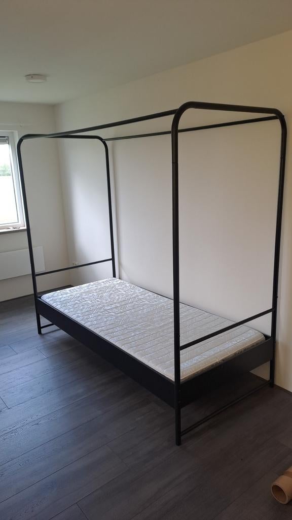 vtwonen Bunk Hemelbed 90x200 Zwart Metaal, Huis en Inrichting, Slaapkamer | Bedden, Ophalen, Gebruikt, 90 cm, Eenpersoons