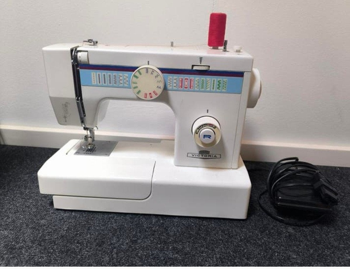 Victoria Naaimachine met toebehoren - Ideaal voor beginners, Hobby en Vrije tijd, Ophalen of Verzenden, Gebruikt, Naaimachine