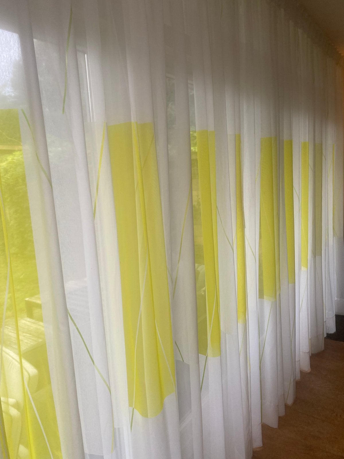 Vitrage lime kleur en wit 5.50x2.50(l) en twee 1.50 x2.50, Huis en Inrichting, Met haken, Gebruikt, 500 cm, Ophalen of Verzenden
