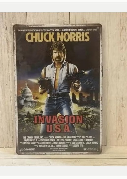 Vintage metalen bordje Chuck Norris Invasion USA (30x20cm), Ophalen of Verzenden, Nieuw, Reclamebord