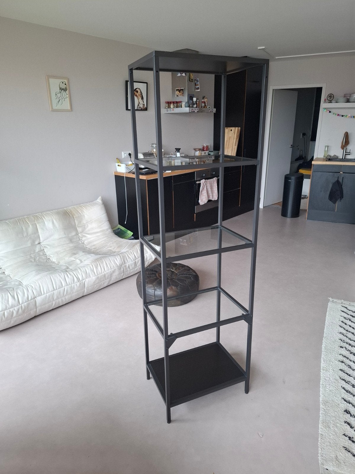 Zwart metalen open vitrine kast met glas - 175x51x36, Ophalen, Met plank(en), Gebruikt, 50 tot 100 cm