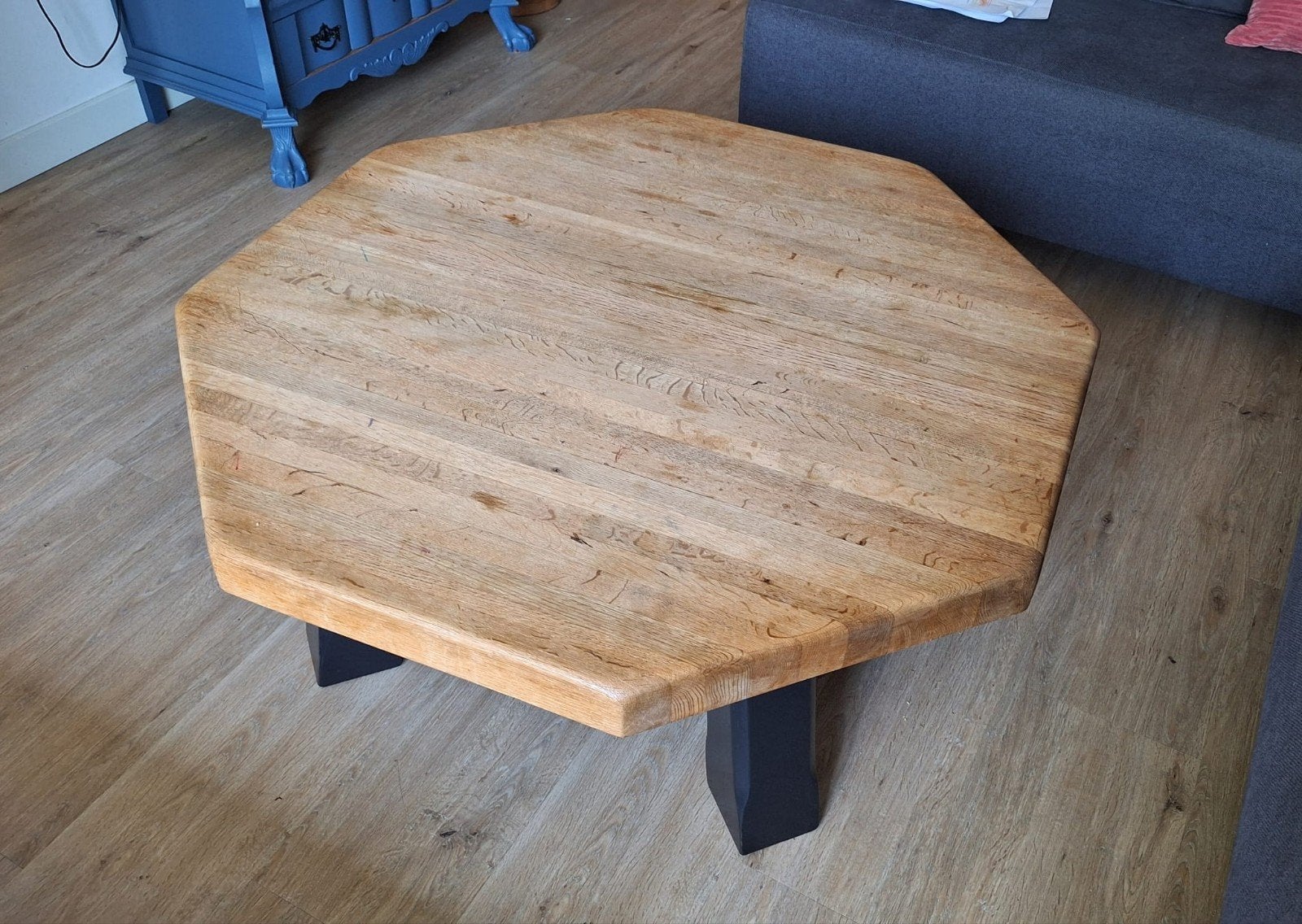 Massief houten salontafel, 8-hoekig met zwarte poten, Ophalen, Rond, 100 tot 150 cm, 50 tot 100 cm