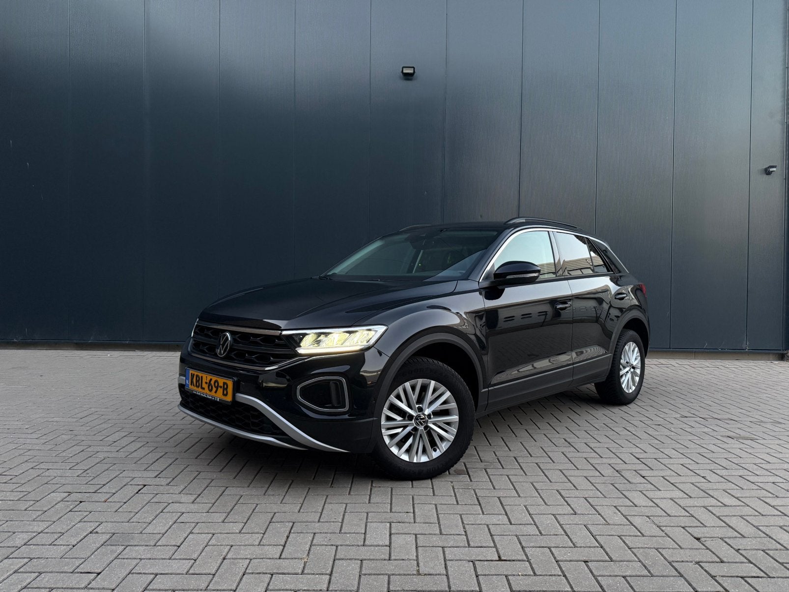 Volkswagen T-ROC 12/2023 1.5 150 pk | Automaat | Carplay, Automaat, 1258 kg, 1498 cc, 4 cilinders