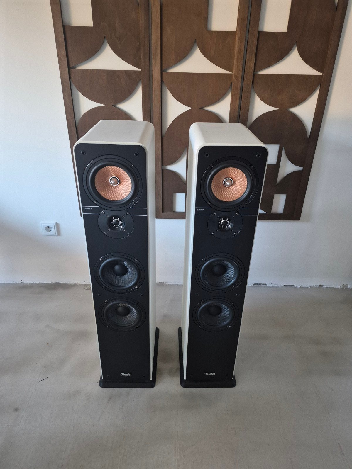 teufel vloerspeakers wit in topstaat, Audio, Tv en Foto, Luidsprekers, Vloerstaande luidspreker, Zo goed als nieuw, Ophalen, 150 watt of meer
