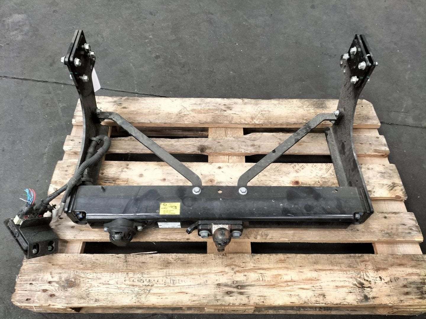 IVECO DAILY 40C18 40 TREKHAAK 2024, Stiba lid