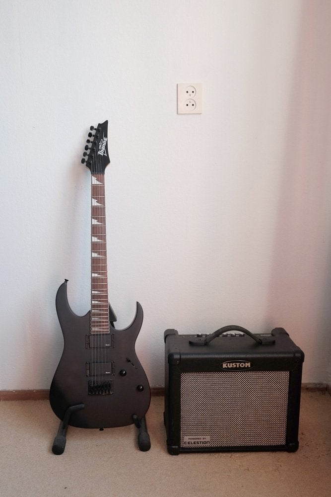 Electrische gitaren Yamaha Pacifica RGX, Ibanez RGR, Met versterker, Zo goed als nieuw, Solid body, Ophalen