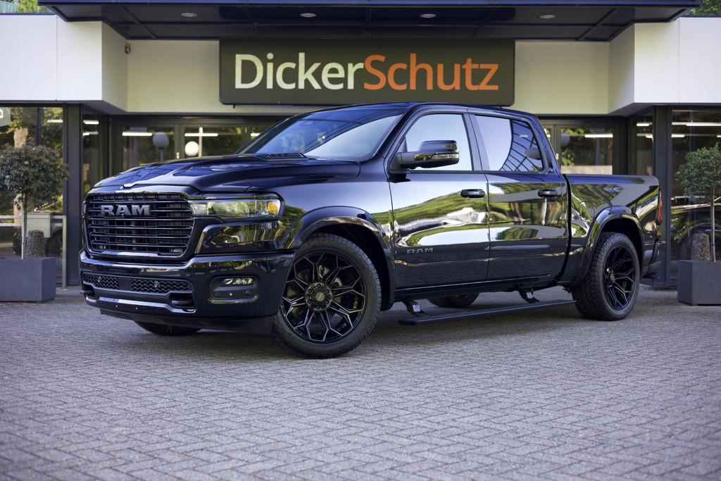 Dodge Ram 1500 Laramie Night SO DEMOPRIJS! | Luchtvering | P, Auto's, Dodge, Automaat, Lichtsensor, 5654 cc, Zwart