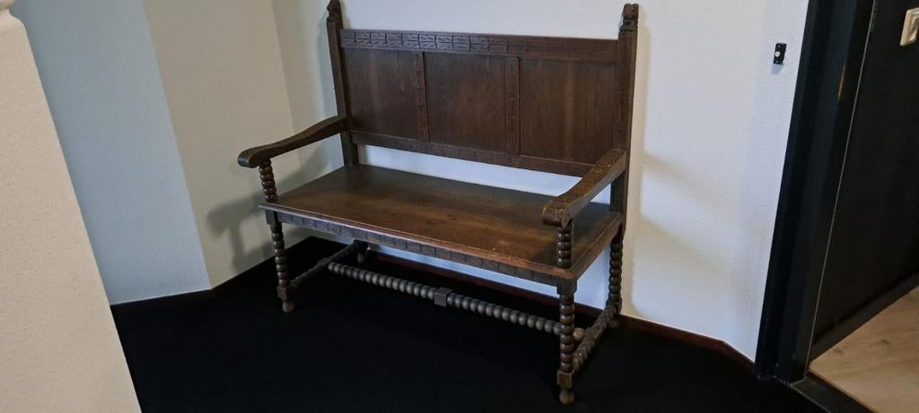 Antieke gedecoreerde houten bank met leeuwenkoppen, Antiek en Kunst, Antiek | Meubels | Stoelen en Banken, Ophalen