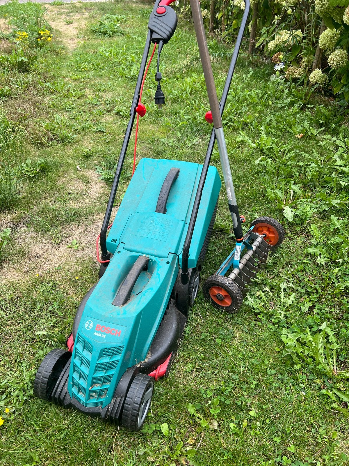 Bosch ARM 32 elektrische grasmaaier en verticuteer hark, Ophalen, Cirkelmaaier, Gebruikt, Elektrische grasmaaier