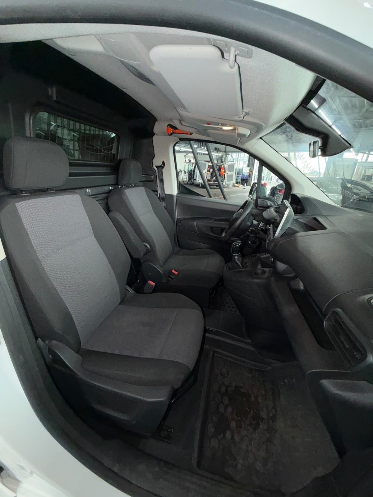 Peugeot Partner 1.5 Bluehdi 75pk 650kg 2019 Wit 6250 incl., Voorwielaandrijving, Stof, 4 cilinders, Parkeerassistent