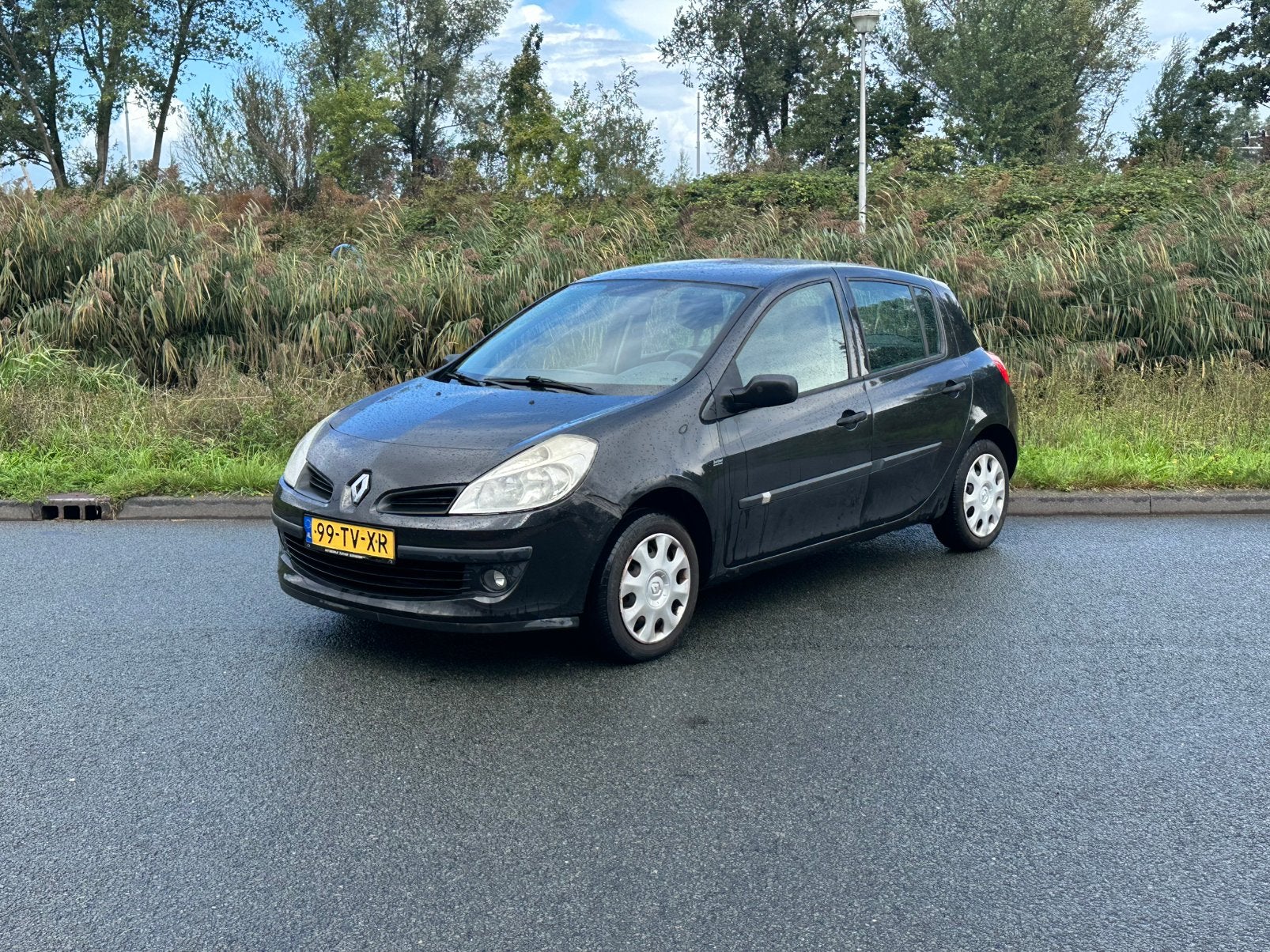Renault Clio 1.2 16V 55KW 5-DRS E4 2007 Zwart SCHADE, Voorwielaandrijving, 535 kg, 74 pk, 4 cilinders