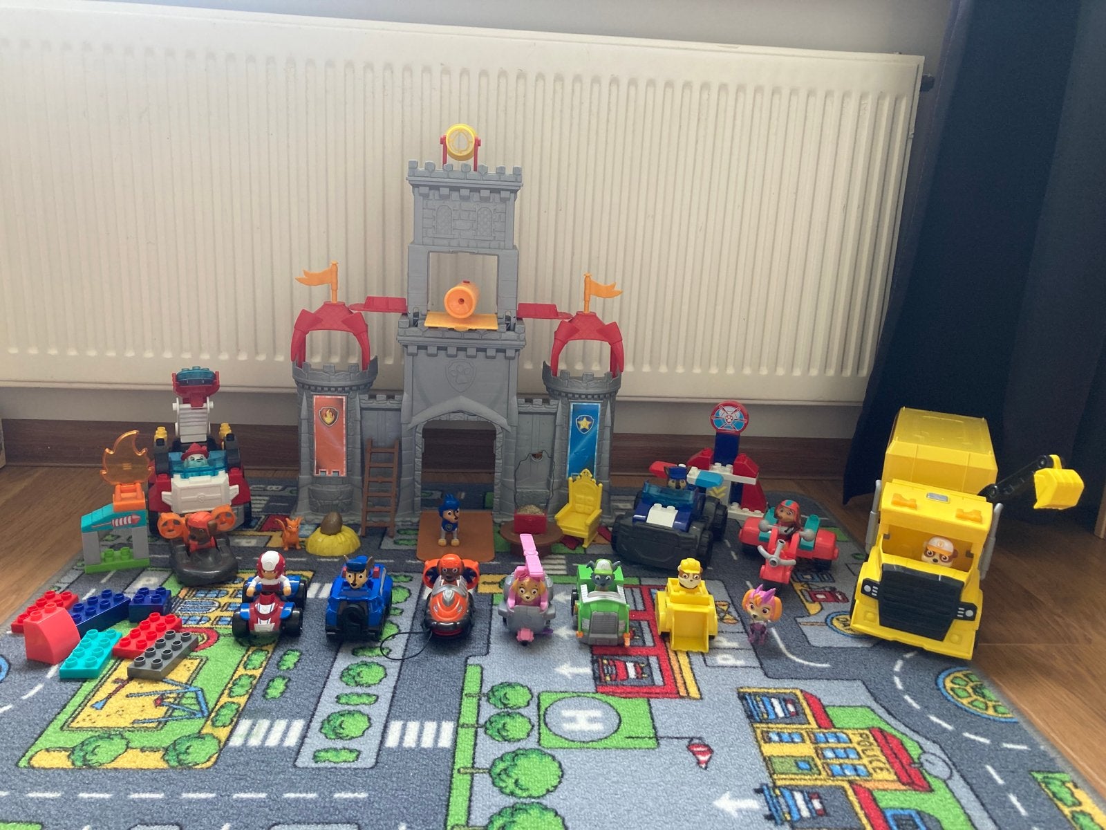 Paw Patrol Speelset: Kasteel, Rubble Bulldozer & Mega Bloks, Kinderen en Baby's, Speelgoed | Actiefiguren, Ophalen, Gebruikt