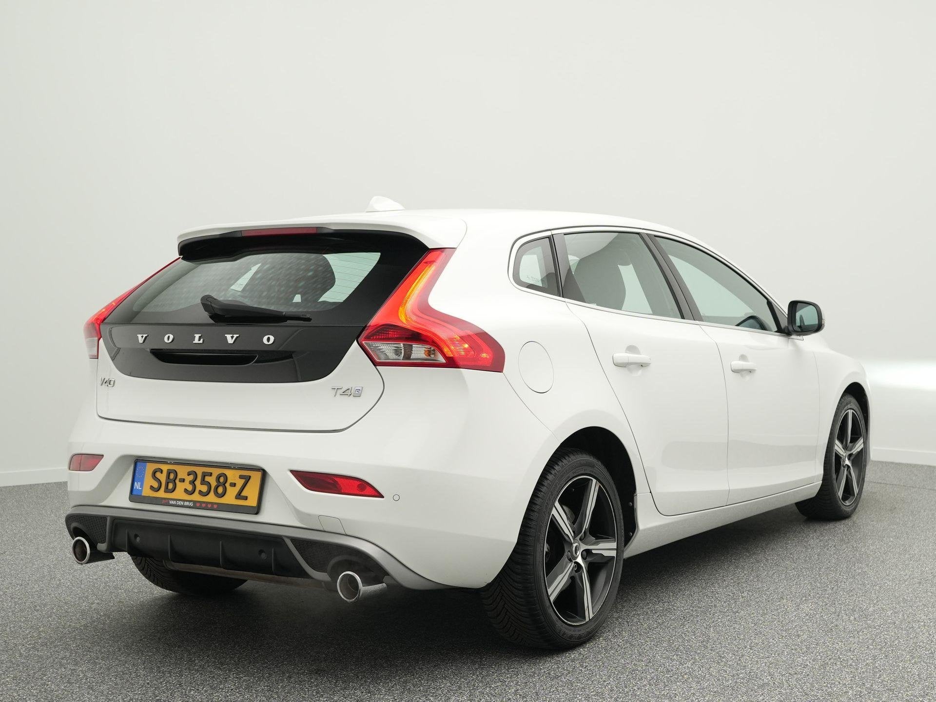 Volvo V40 2.0 T4 190 PK Business Sport | LED | Climate Contr, Auto's, Volvo, Voorwielaandrijving, Gebruikt, Euro 6, Wit