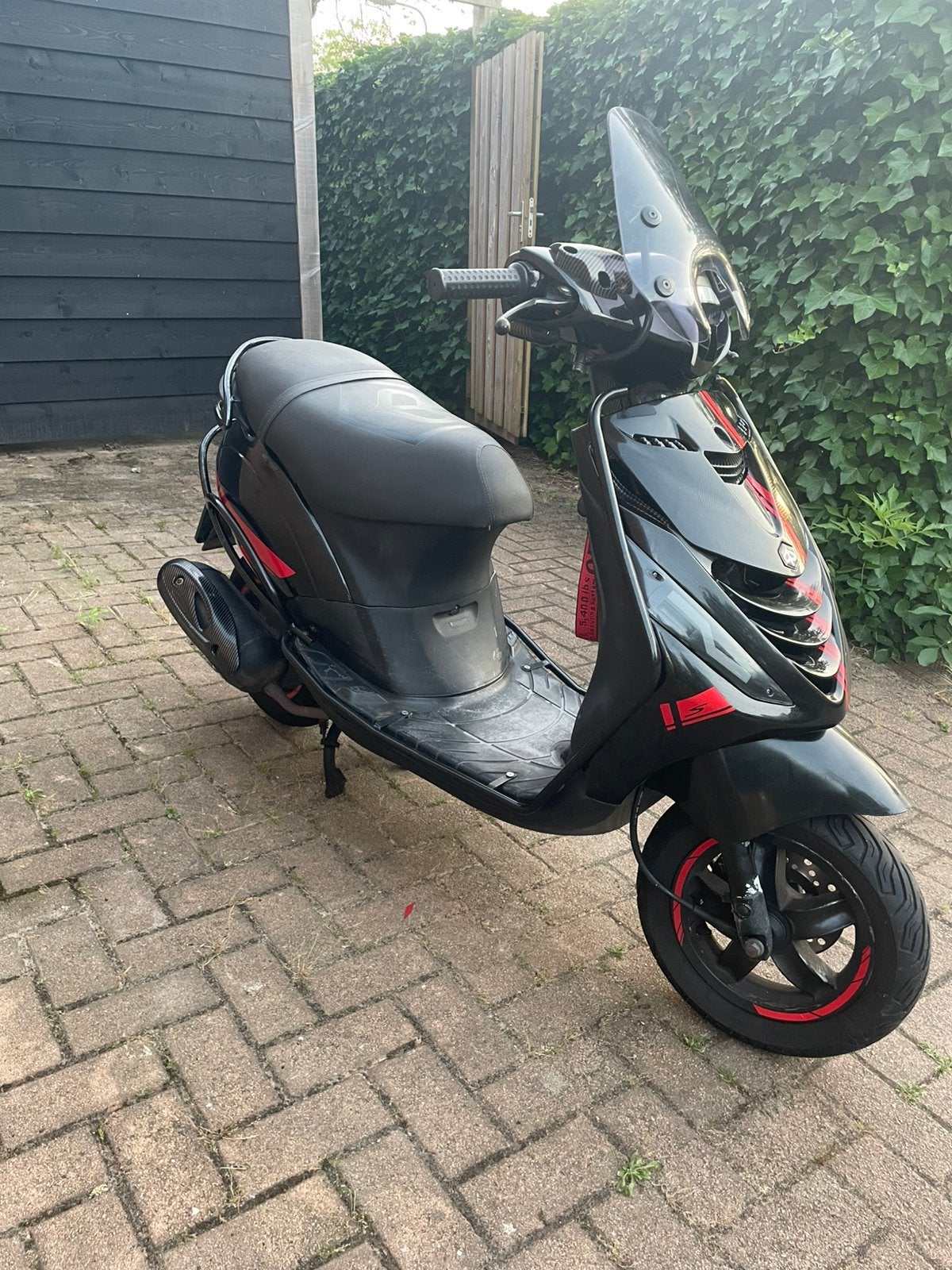 Piaggio C25 zwart / rood, Fietsen en Brommers, Scooters | Piaggio, Ophalen, Gebruikt, Maximaal 45 km/u, Zip