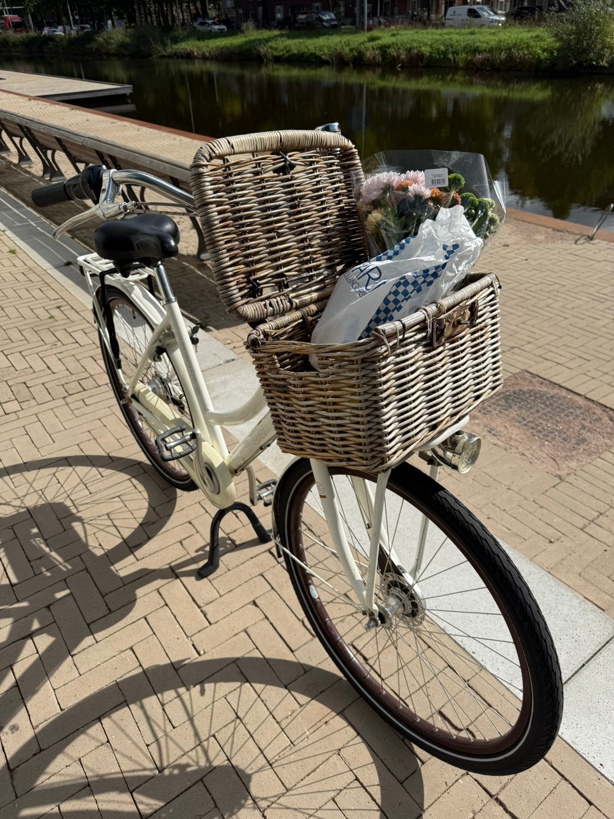 Cortina U5 - Witte damesfiets met mandje - Zo goed als nieuw